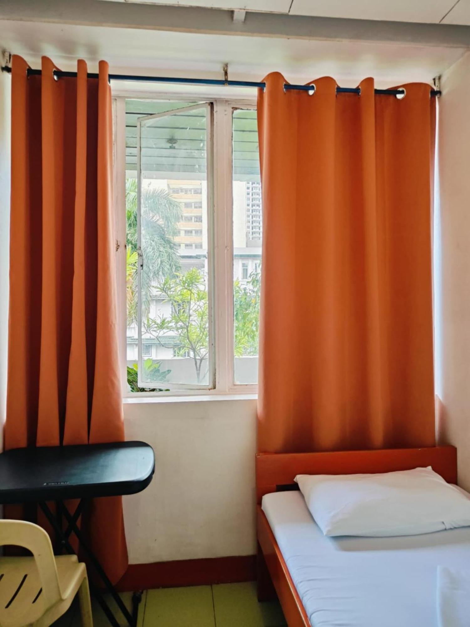 Malate Guest house 2*